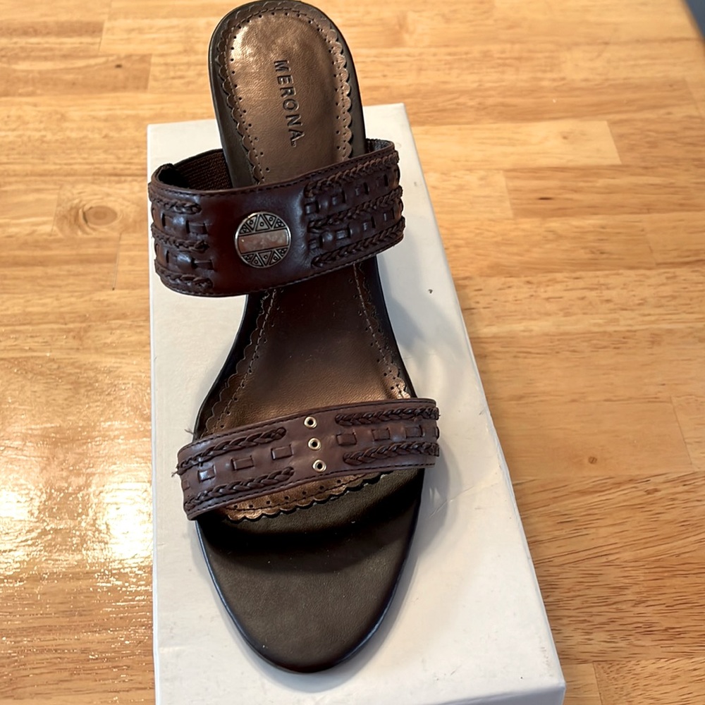Merona Pippin Brown Leather Braided Medallion Heeled Slide Sandals Mules‎ Size 9